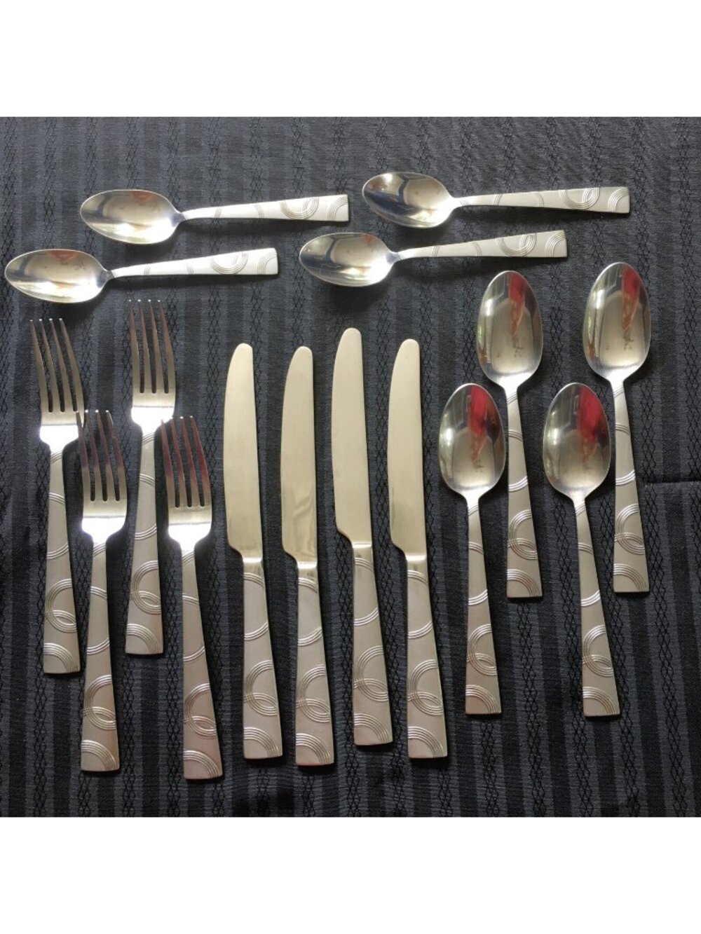 TOWLE modernist flatware set - 16 pieces stainless steel circles geometric matte